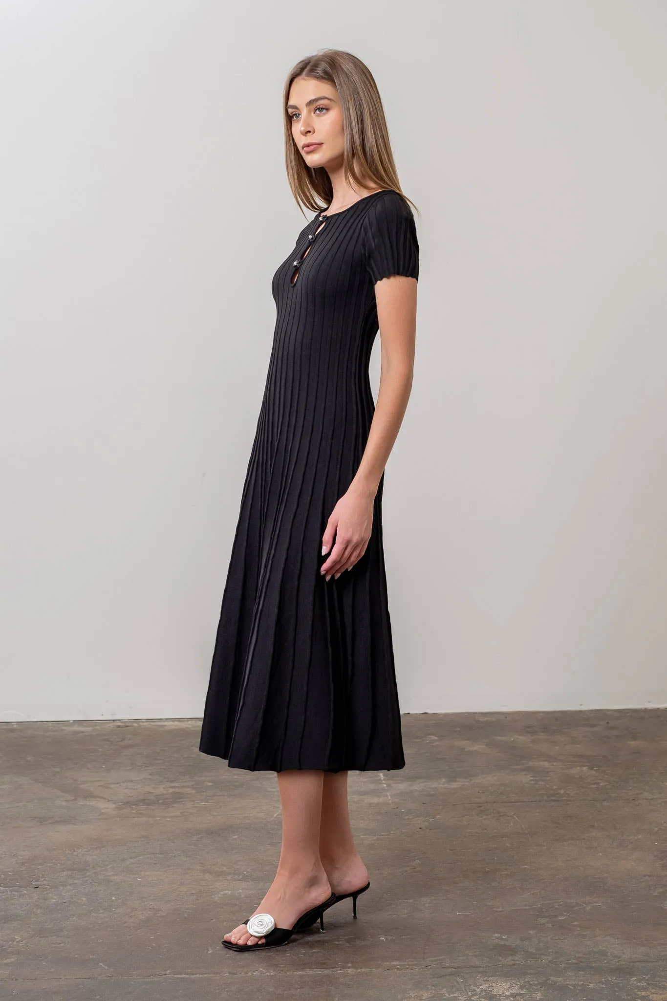 Moon River - Front Bow Detail Short Sleeve Knit Midi Dress